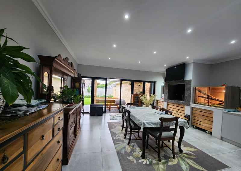 5 Bedroom Property for Sale in Die Bult Western Cape